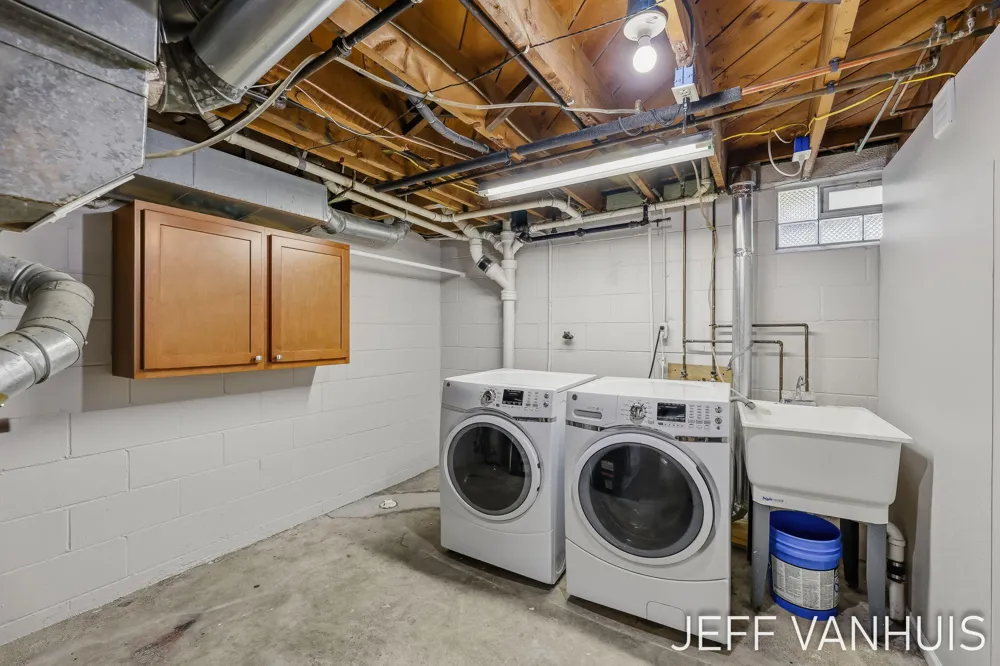 1270 Cedar Street NE Grand Rapids, MI 49503