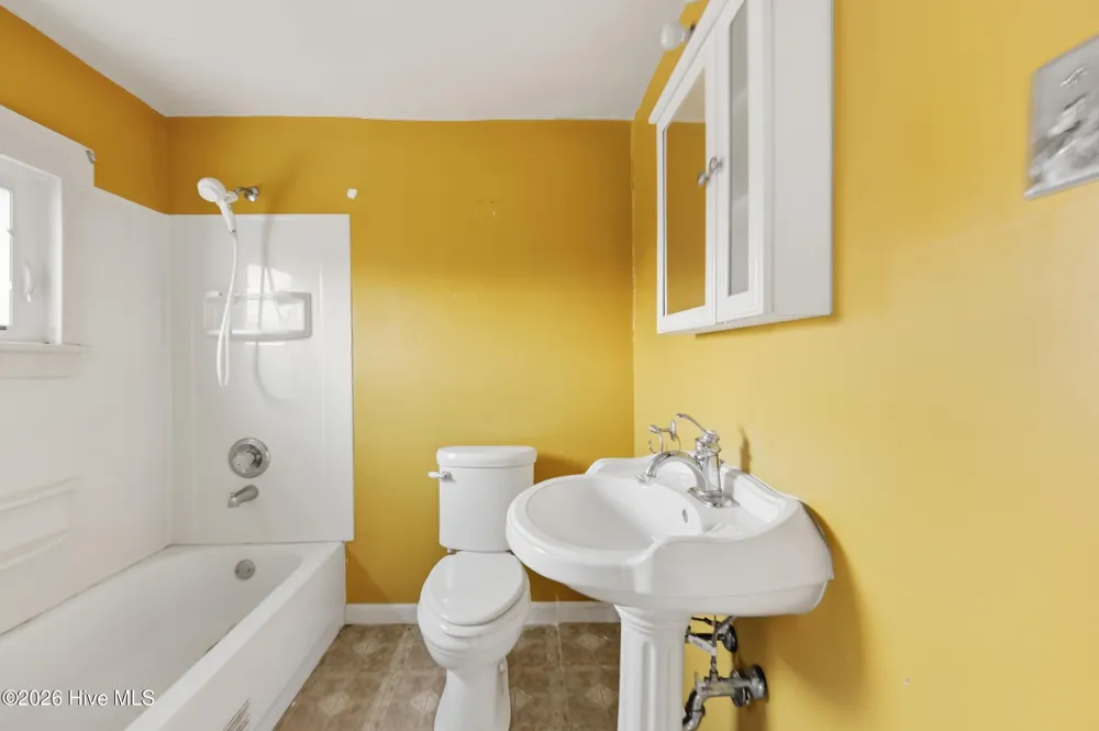 307 Dobbs Street Hertford, NC 27944