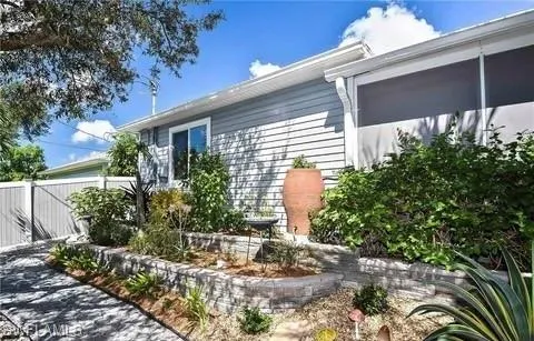 11652 Pawley Avenue Bonita Springs, FL 34135