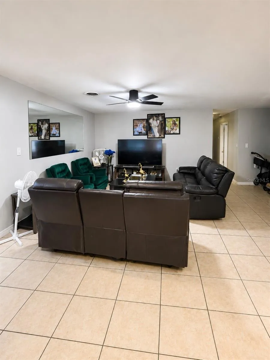 811 HILLSIDE AVENUE Lake Wales, FL 33853