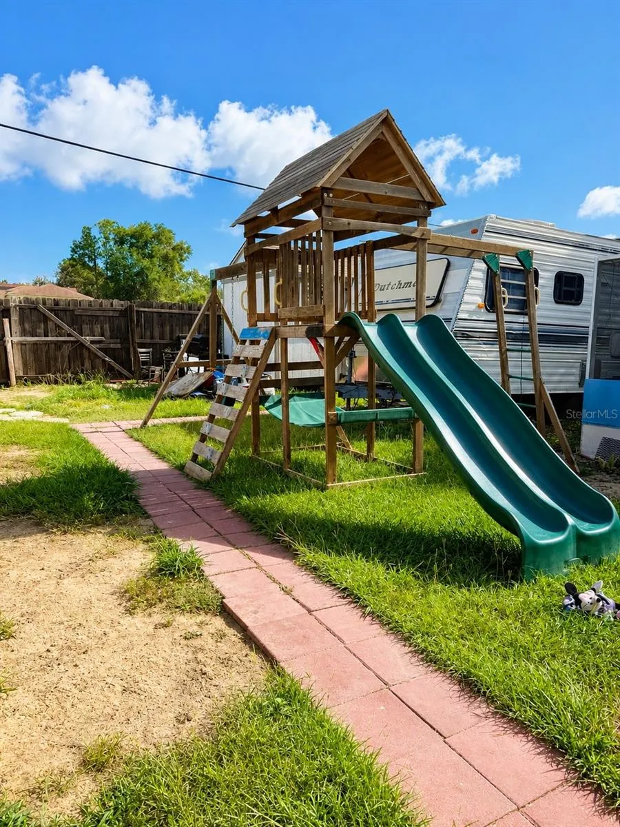811 HILLSIDE AVENUE Lake Wales, FL 33853