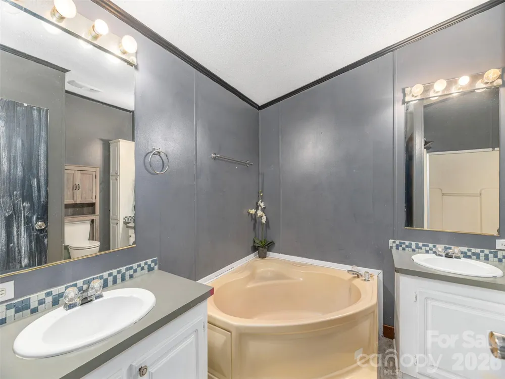 152 Hollon Cove Waynesville, NC 28786