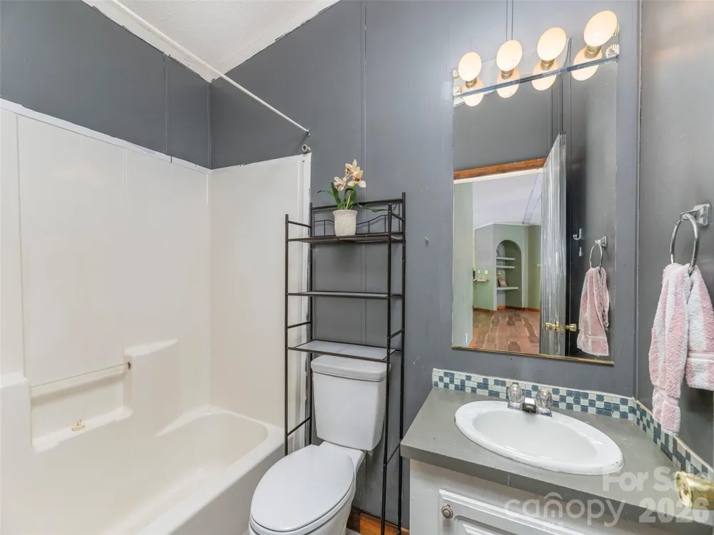 152 Hollon Cove Waynesville, NC 28786