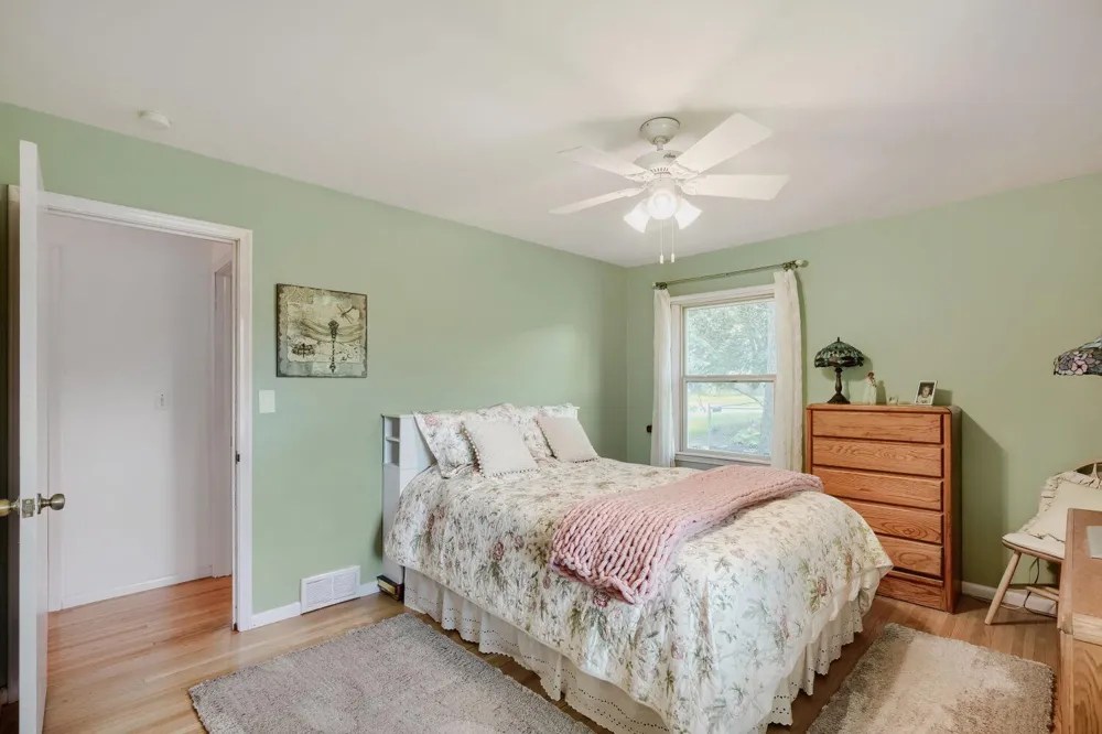 9242 15th Avenue S Bloomington, MN 55425