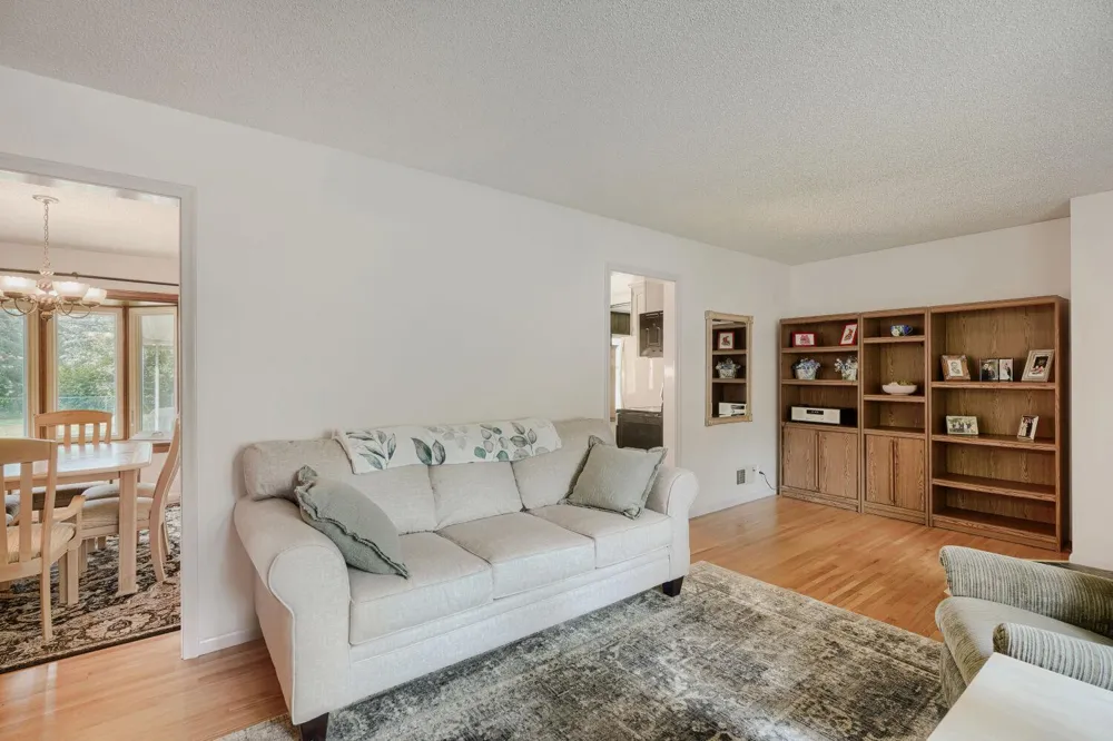 9242 15th Avenue S Bloomington, MN 55425