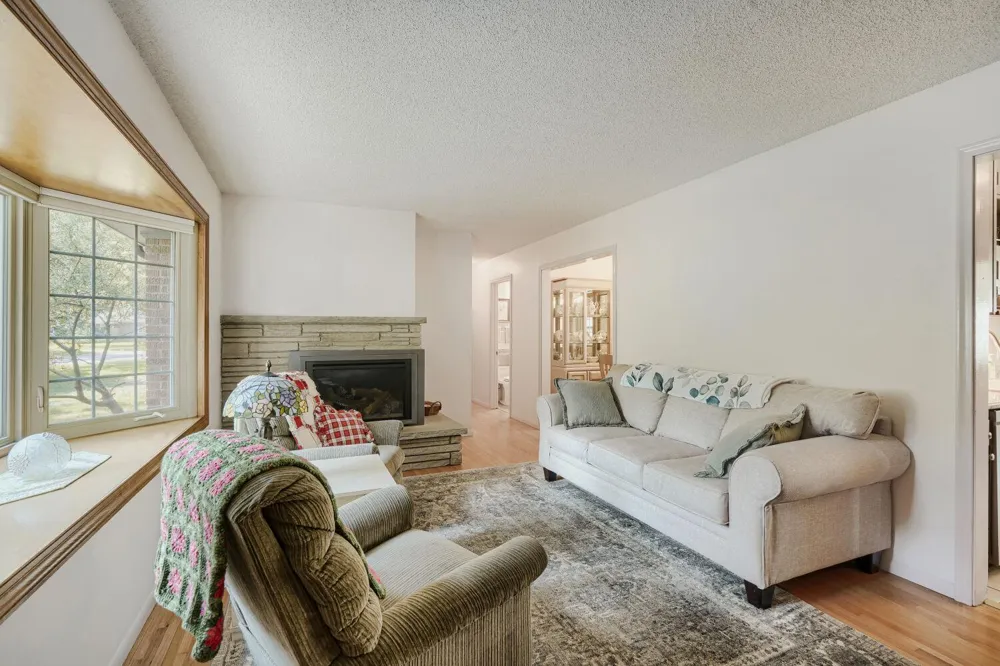 9242 15th Avenue S Bloomington, MN 55425