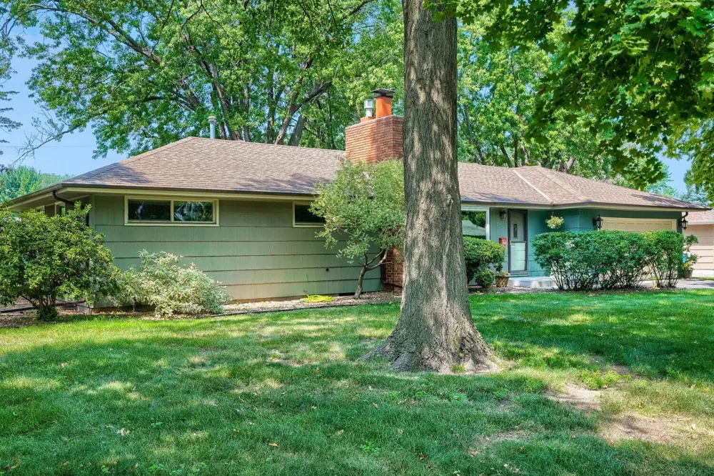 9242 15th Avenue S Bloomington, MN 55425