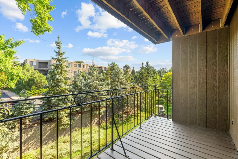 4120 Parklawn Avenue #220 Edina, MN 55435