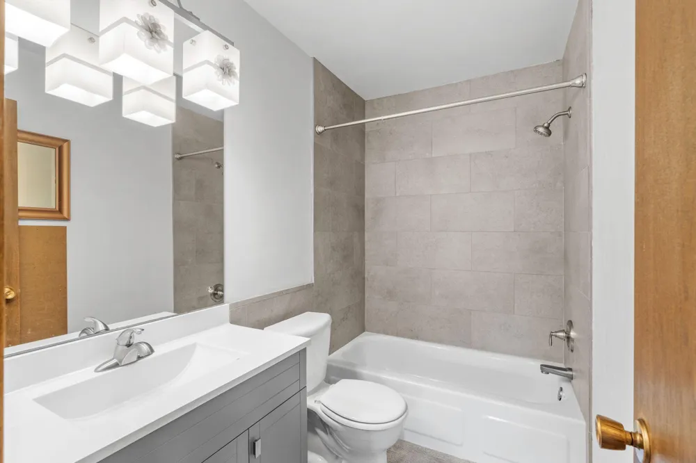 4120 Parklawn Avenue #220 Edina, MN 55435
