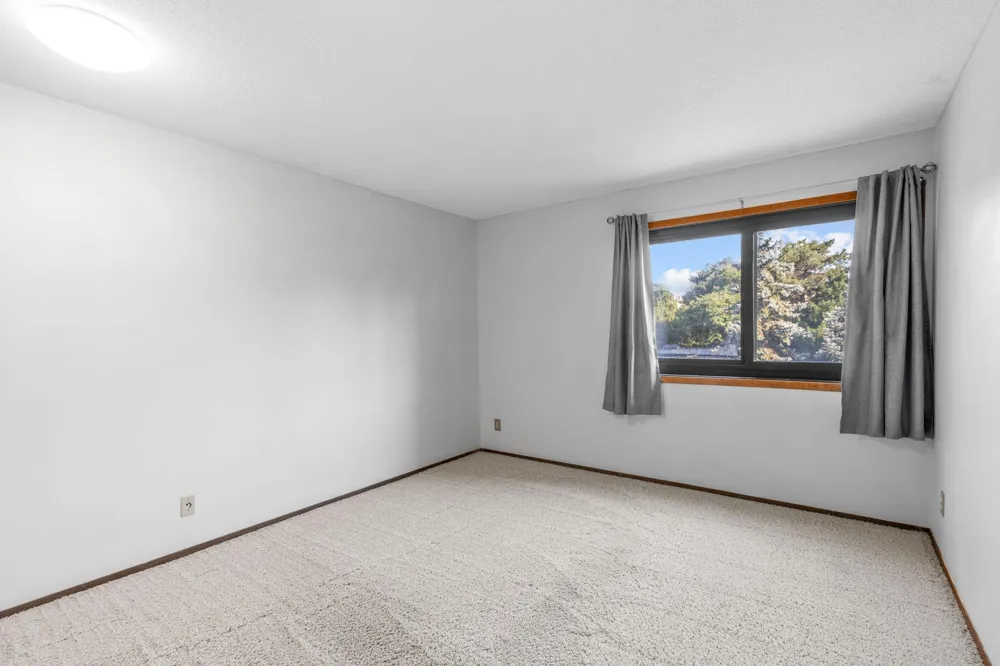 4120 Parklawn Avenue #220 Edina, MN 55435