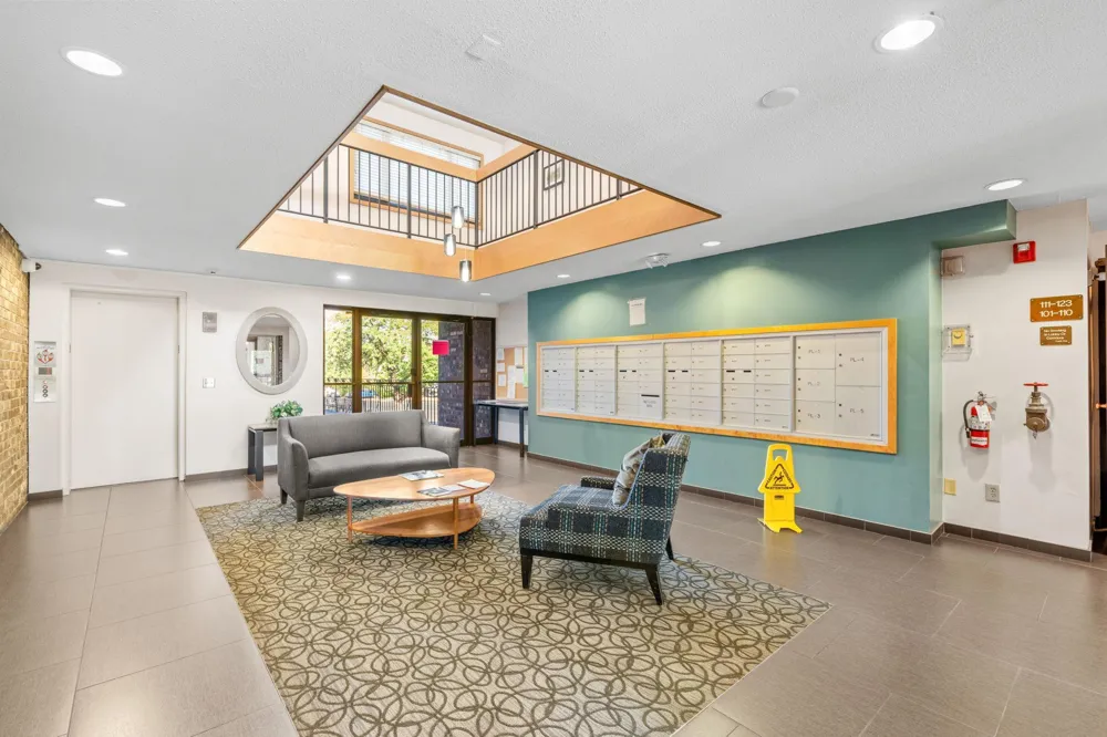 4120 Parklawn Avenue #220 Edina, MN 55435