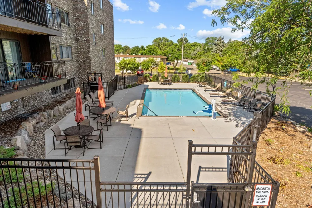 4120 Parklawn Avenue #220 Edina, MN 55435