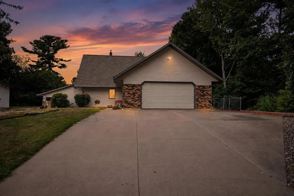 2707 Cherry Blossom Lane Menomonie, WI 54751