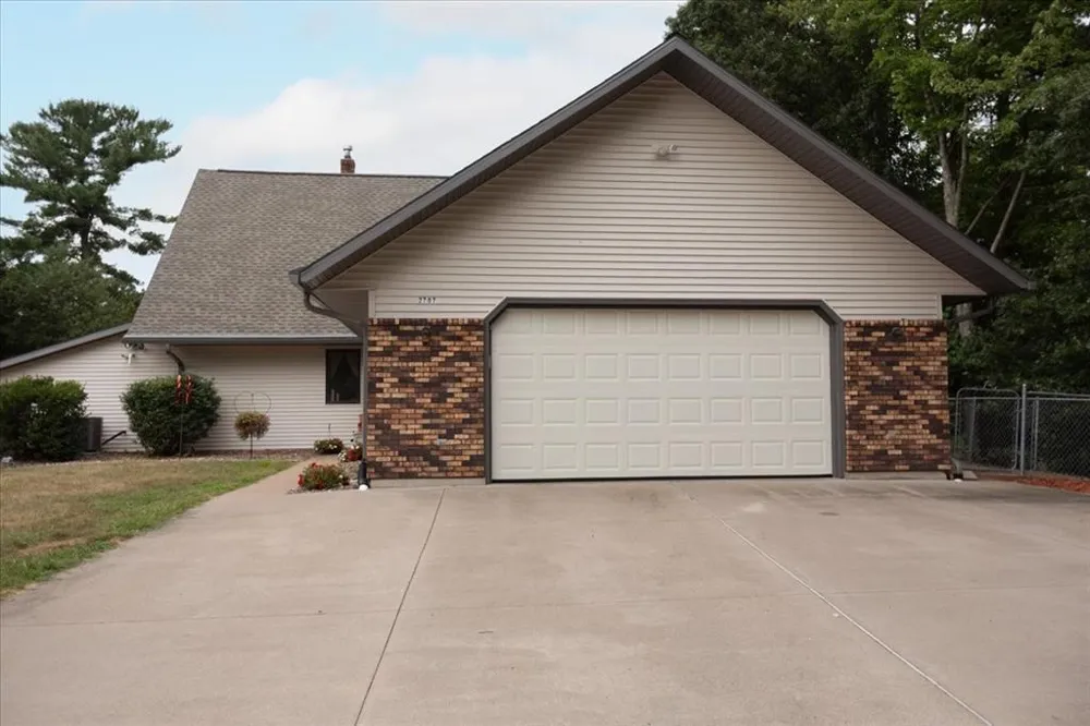 2707 Cherry Blossom Lane Menomonie, WI 54751