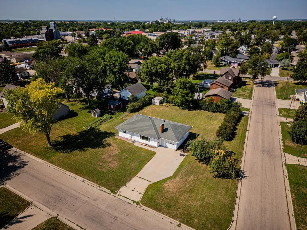 142 10th Avenue Casselton, ND 58012