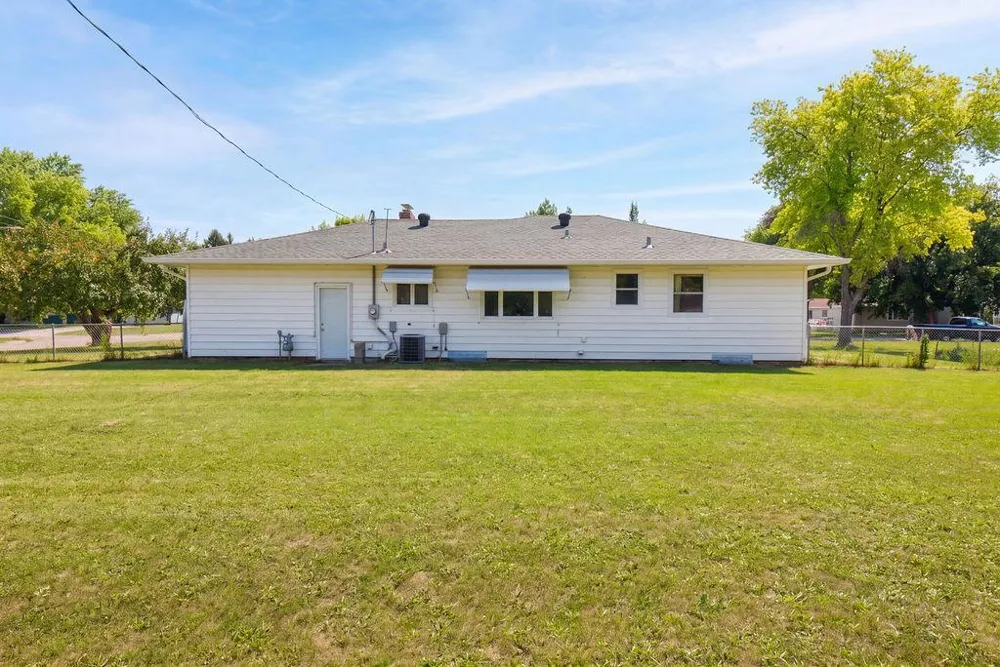142 10th Avenue Casselton, ND 58012