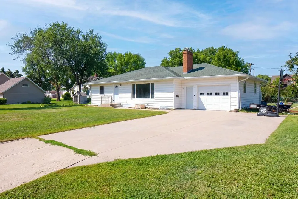 142 10th Avenue Casselton, ND 58012