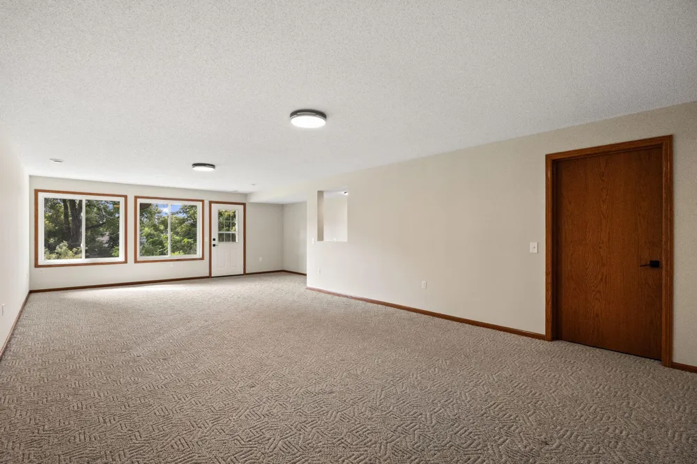 18655 Kalmar Trail Lakeville, MN 55044