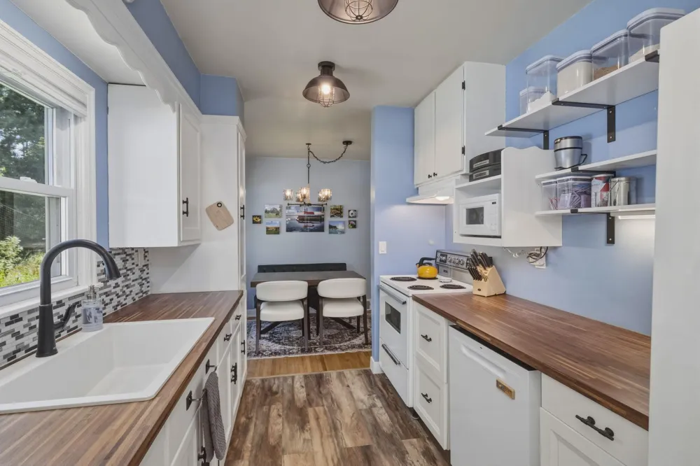 1943 Racine Avenue S Lakeland, MN 55043