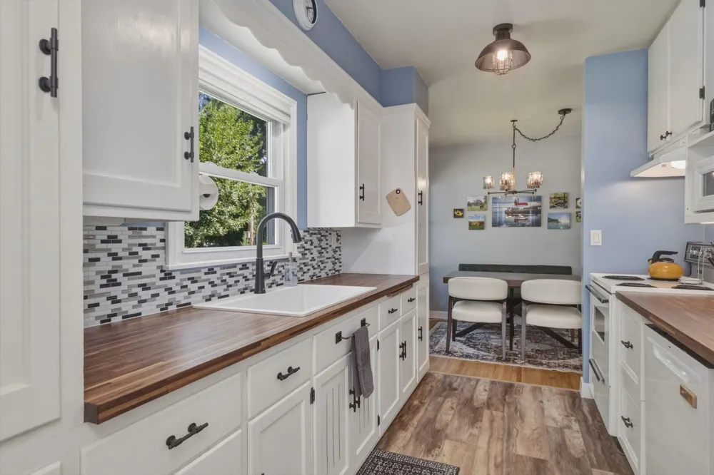 1943 Racine Avenue S Lakeland, MN 55043