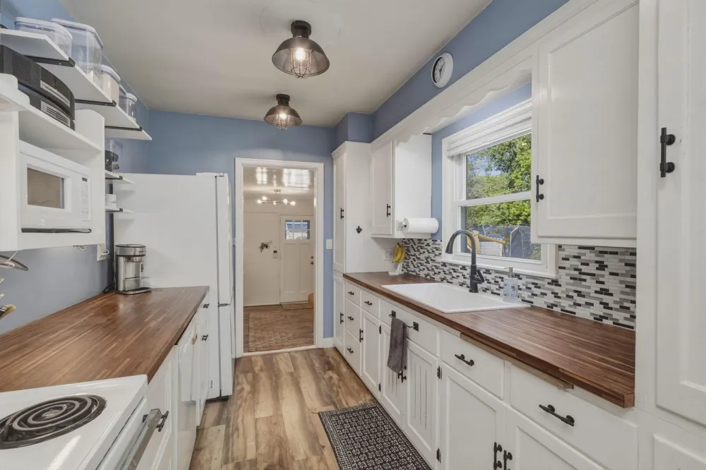 1943 Racine Avenue S Lakeland, MN 55043