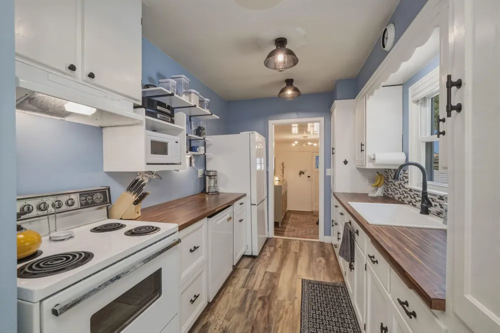 1943 Racine Avenue S Lakeland, MN 55043