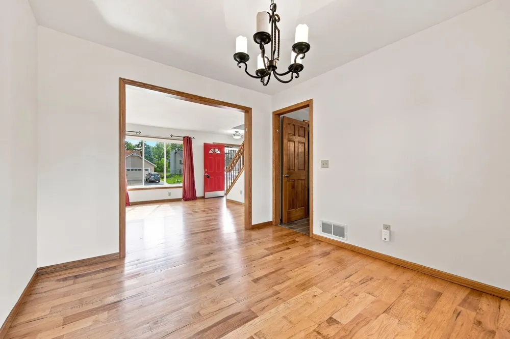 2610 Hydram Avenue Oakdale, MN 55128