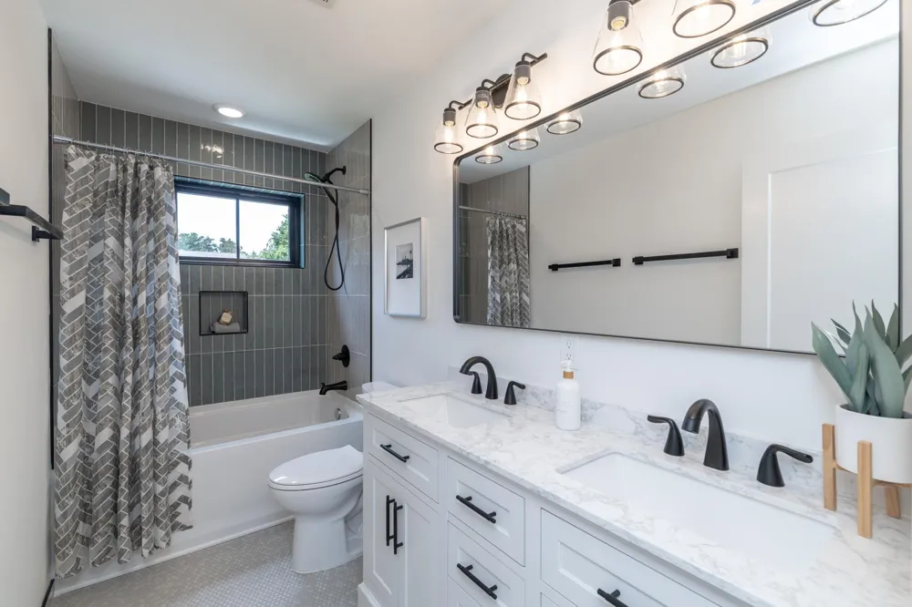 625 Ivy Falls Avenue Mendota Heights, MN 55118