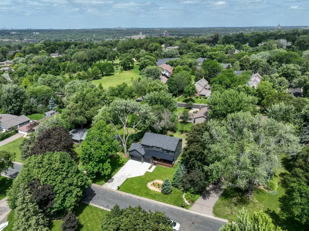 625 Ivy Falls Avenue Mendota Heights, MN 55118
