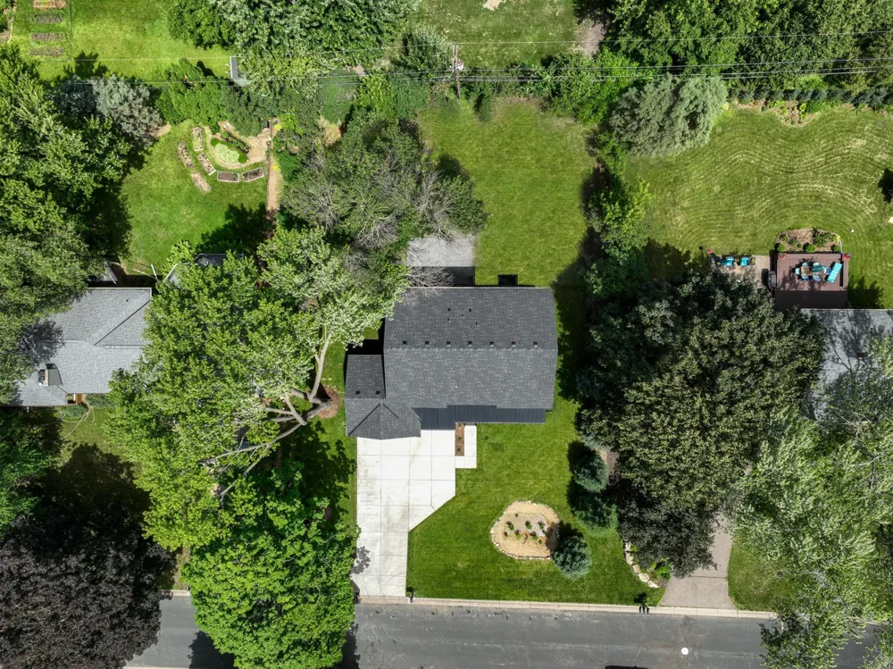 625 Ivy Falls Avenue Mendota Heights, MN 55118