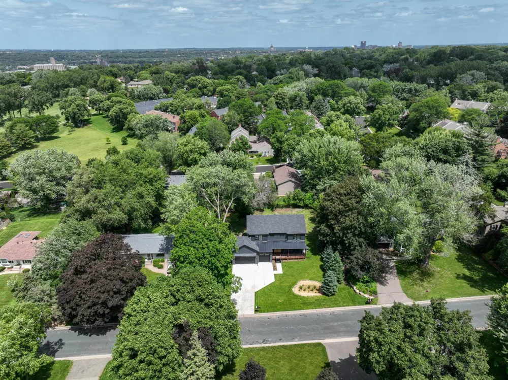 625 Ivy Falls Avenue Mendota Heights, MN 55118