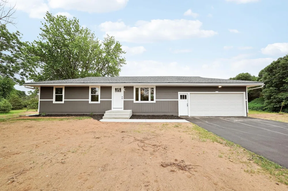 11349 276th Avenue NW Zimmerman, MN 55398