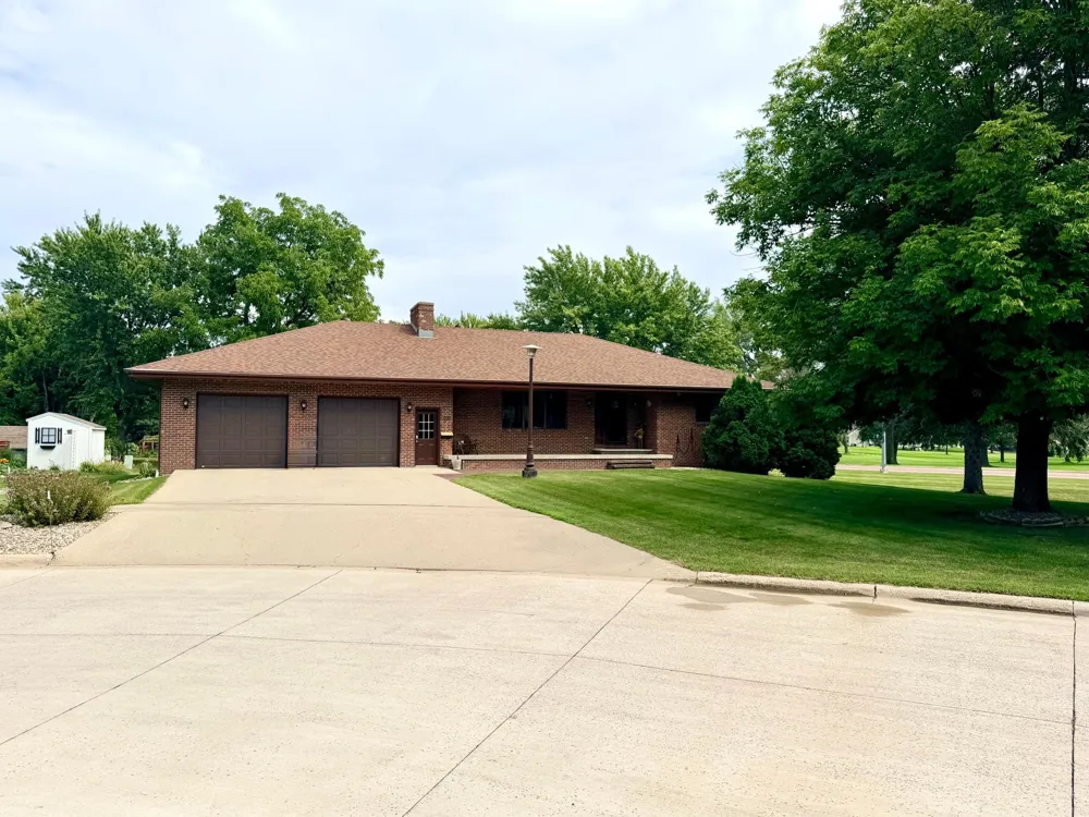 1604 Birchwood Place Worthington, MN 56187