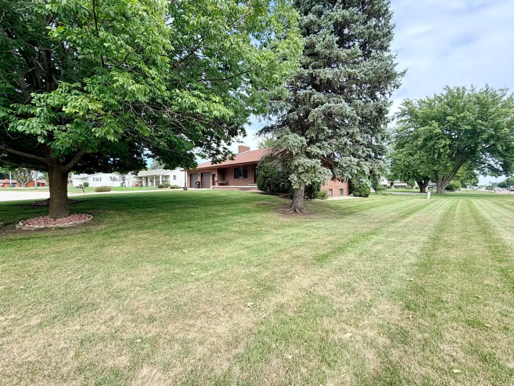 1604 Birchwood Place Worthington, MN 56187