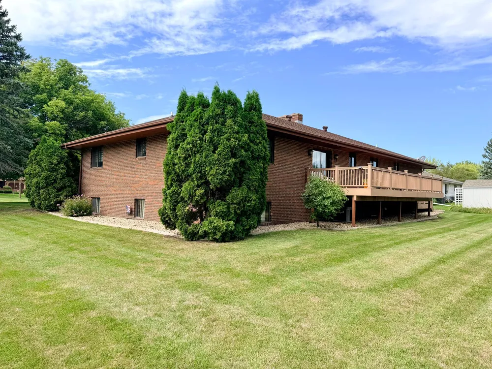 1604 Birchwood Place Worthington, MN 56187