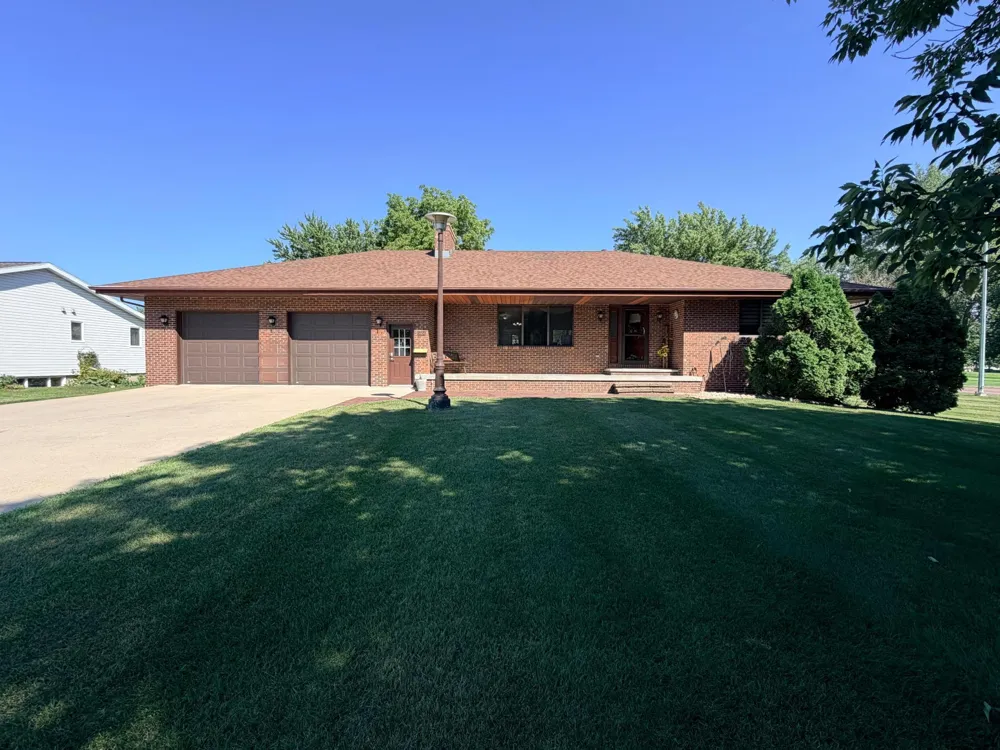 1604 Birchwood Place Worthington, MN 56187
