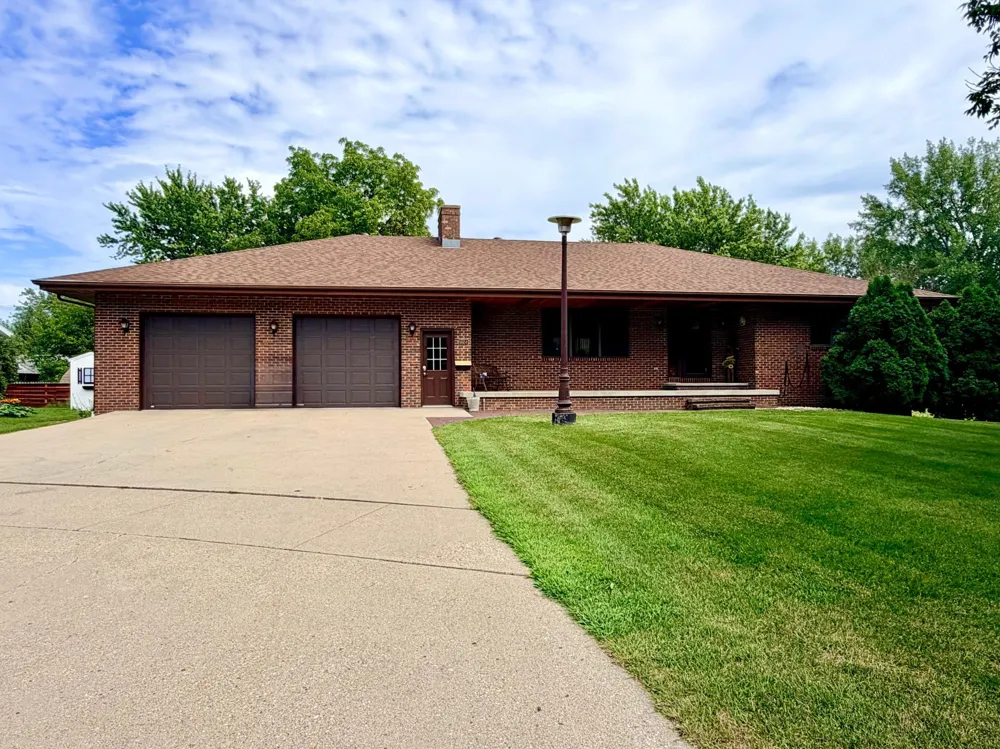 1604 Birchwood Place Worthington, MN 56187