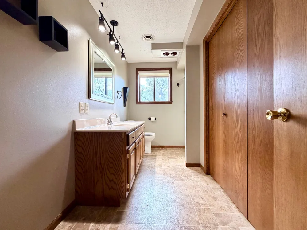 1604 Birchwood Place Worthington, MN 56187