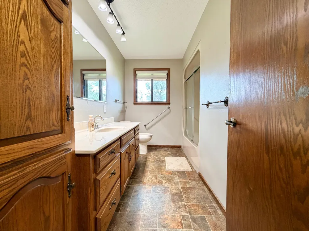 1604 Birchwood Place Worthington, MN 56187