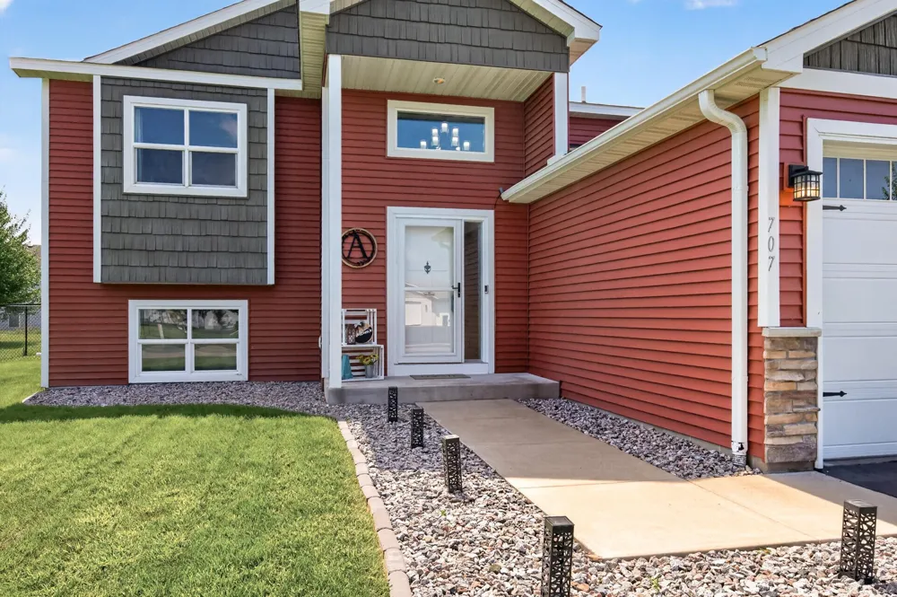 707 Greenwood Street SW Isanti, MN 55040