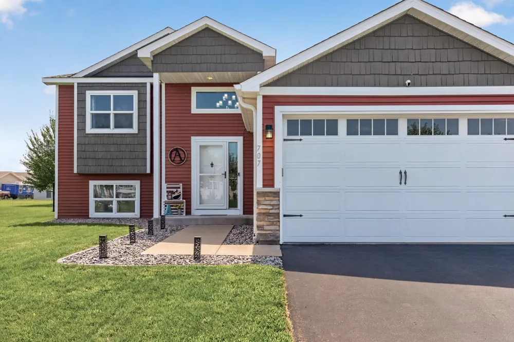 707 Greenwood Street SW Isanti, MN 55040