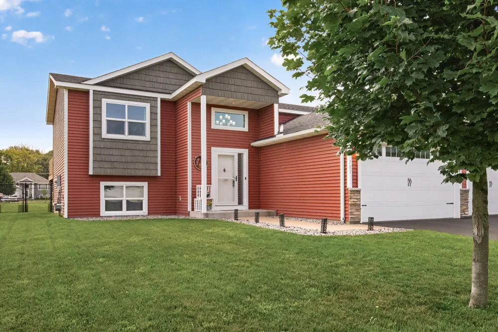 707 Greenwood Street SW Isanti, MN 55040