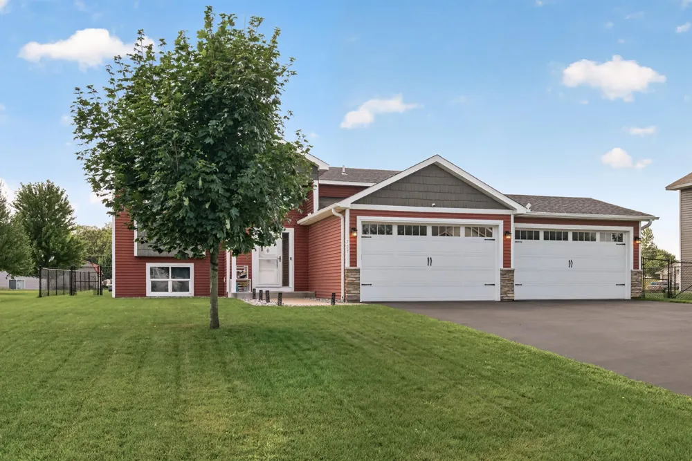 707 Greenwood Street SW Isanti, MN 55040