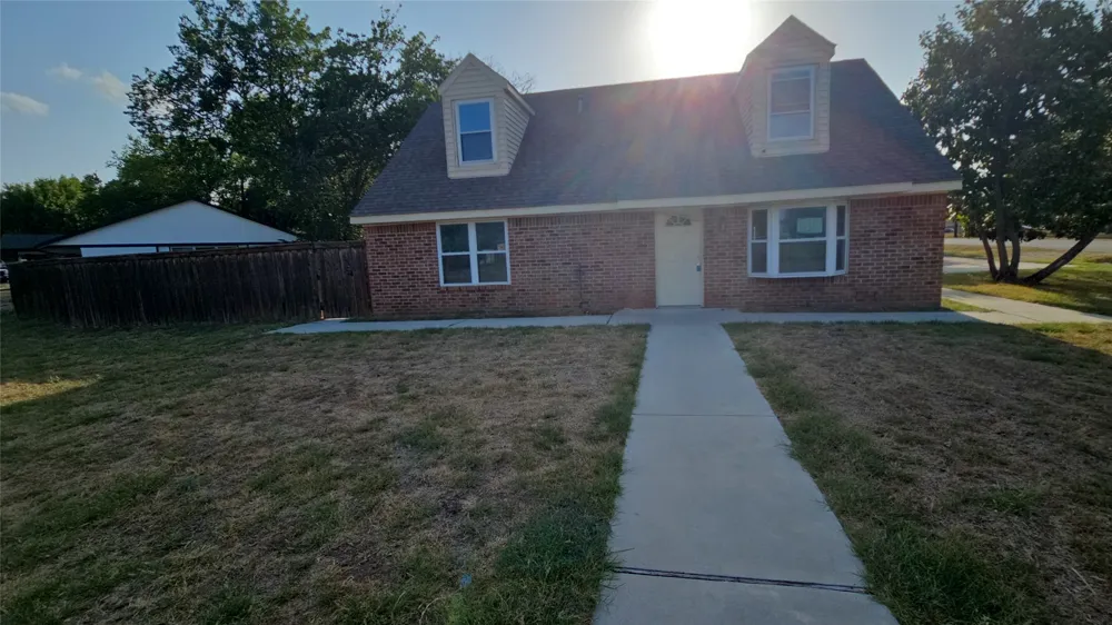 833 James Street Azle, TX 76020