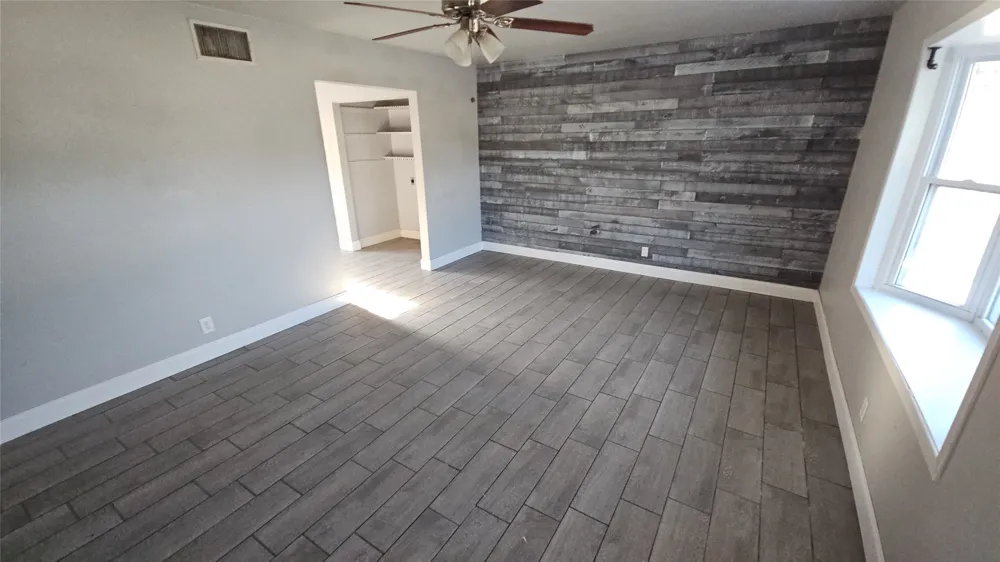 833 James Street Azle, TX 76020
