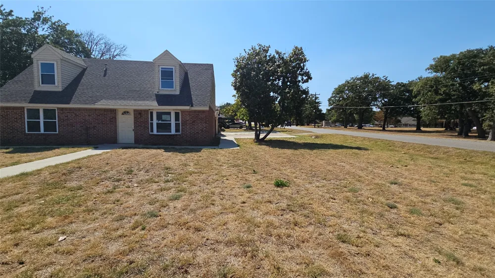 833 James Street Azle, TX 76020