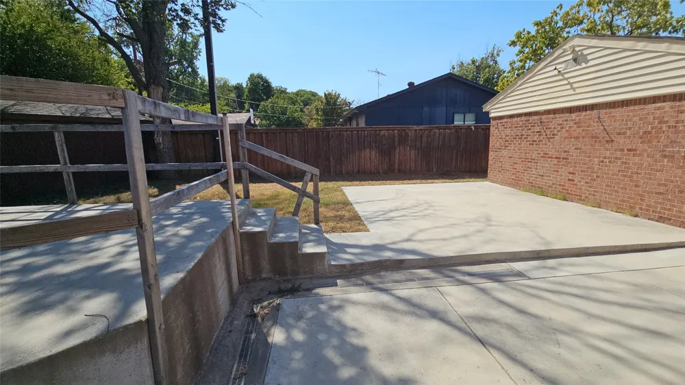 833 James Street Azle, TX 76020