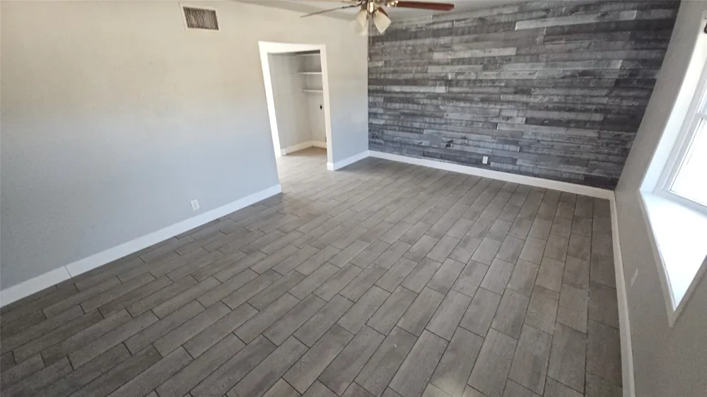 833 James Street Azle, TX 76020