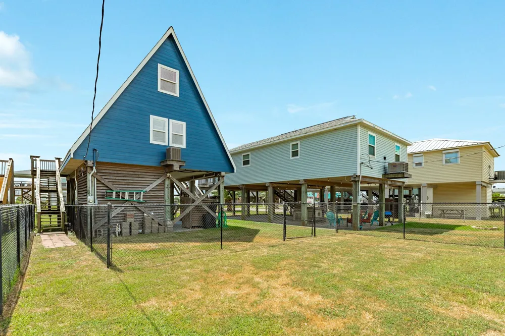 1106 Treaty Drive Surfside Beach, TX 77541