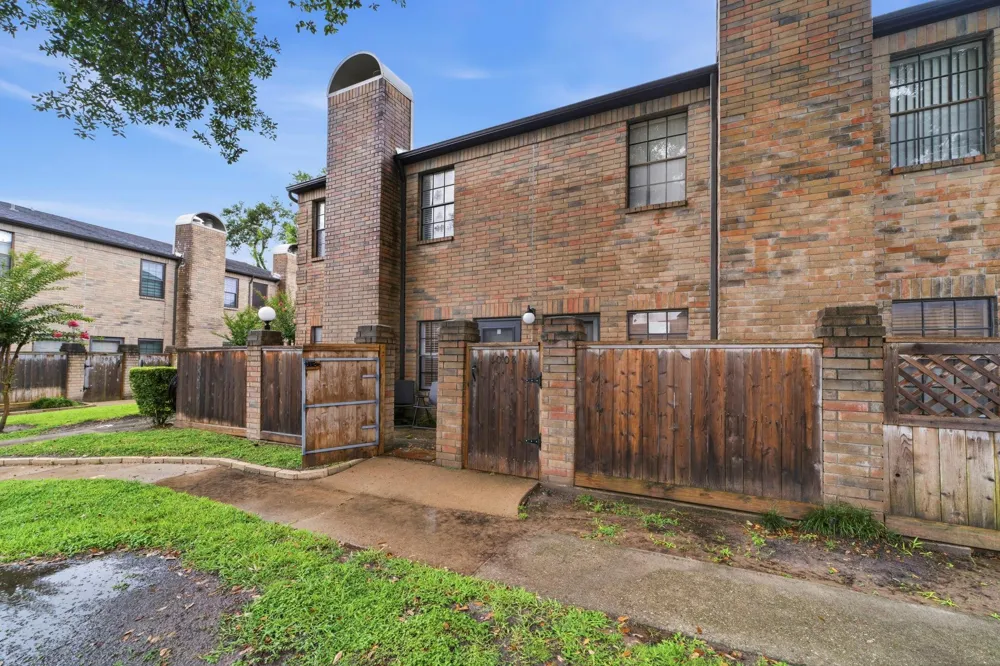 9850 Pagewood Lane #1009 Houston, TX 77042